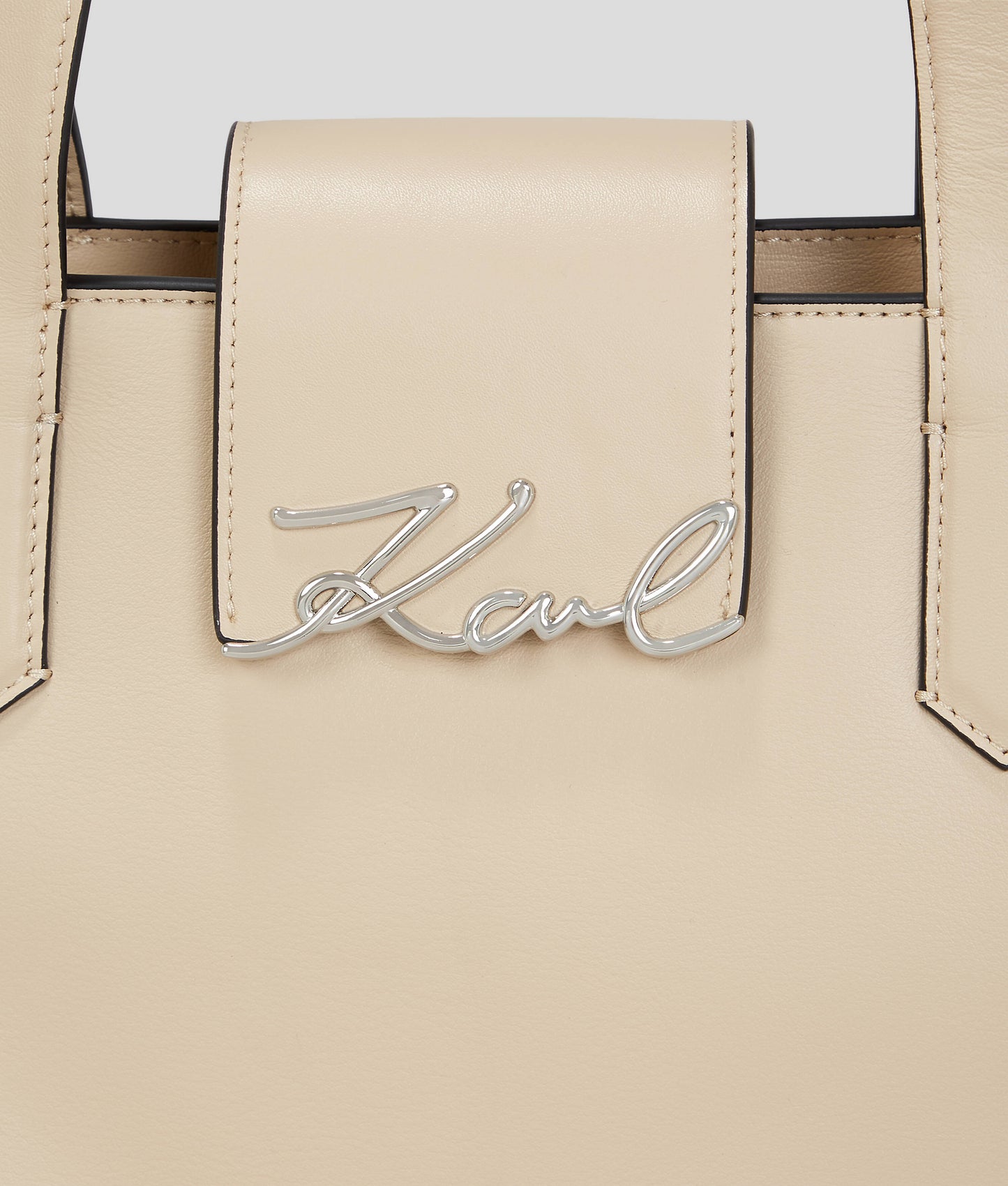 Średnia torba TOTE K/SIGNATURE marki Karl Lagerfeld
