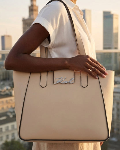 Średnia torba TOTE K/SIGNATURE marki Karl Lagerfeld